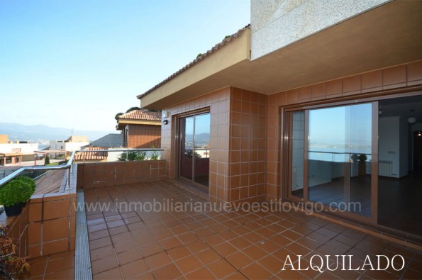 Vivienda con terraza de 15 m2 en urbanización maclas Vista Real_Baiona