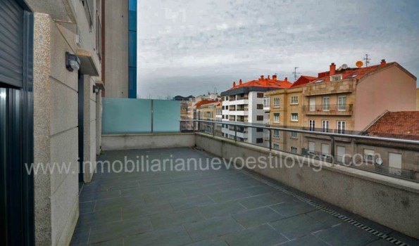 Espectacular terraza de 30 m2 en apartamento de dos dormitorios, C/ García Barbón-Vigo_ Zona centro