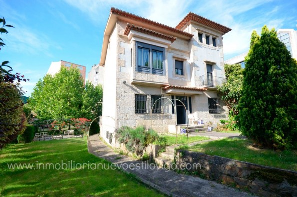 Magnífica casa rehabilitada de siete habitaciones con bonito jardín en C/ Tomás Alonso_Vigo – Zona Beiramar