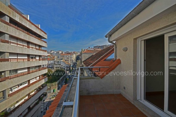 Amplio apartamento con terraza, dos dormitorios y dos baños en C/ Brasil-Vigo_zona Gran Vía (Corte Inglés)