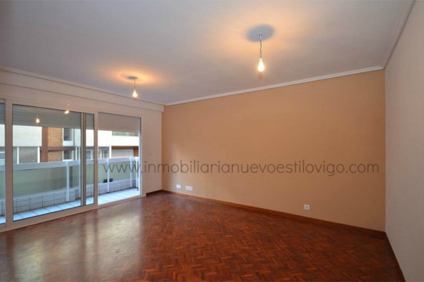 Céntrico piso con dos terrazas y garaje de tres dormitorios, C/ María Berdiales-Vigo_Zona Centro