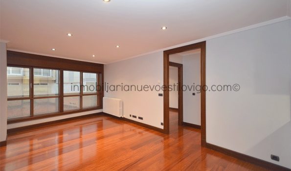 Soleado apartamento con garaje en el edificio SUEVIA, C/ Marqués de Valladares-Vigo_zona centro
