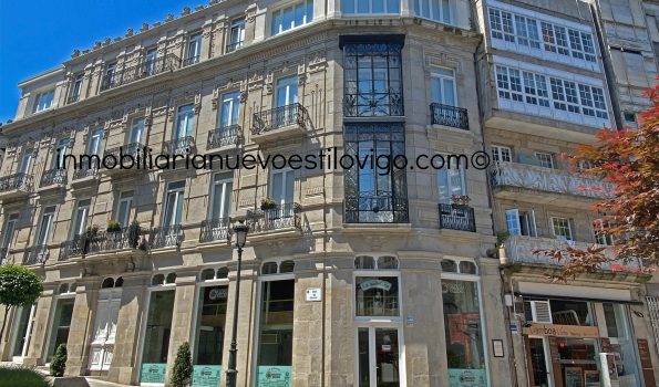Local comercial situado en un magnífico edificio, recientemente rehabilitado, C/ Carral_Vigo-zona centro
