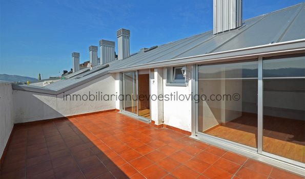 Dúplex con espectacular terraza con vistas al valle y plaza de garaje, en el Edificio APARTUNO, C/ Gran Vía-Vigo_zona Traviesas