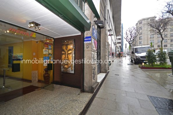 Local comercial a pie de calle en zona de gran afluencia C/ María Berdiales_Vigo-zona centro