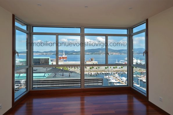 Amplio piso de cuatro dormitorios con espectaculares vistas al mar, C/ Cánovas del Castillo-Vigo_zona marítima centro