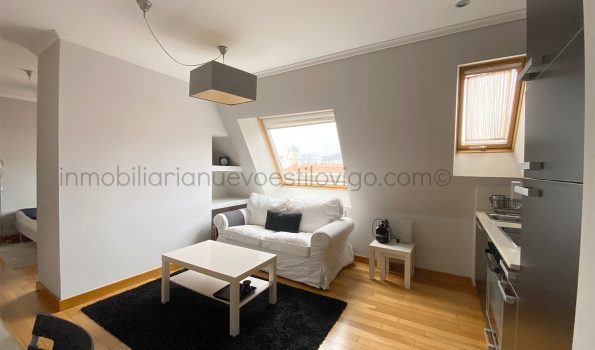 Luminoso, céntrico y acogedor ático con dormitorio semi-independiente, C/ Joaquín Loriga-Vigo_zona centro