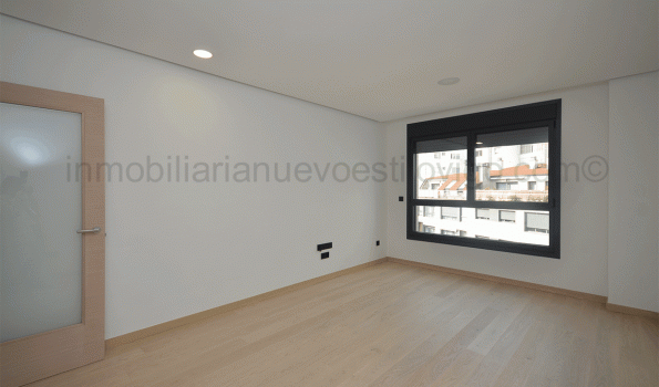 Luminoso apartamento de dos dormitorios y dos baños, con garaje y trastero, C/ Rosalía de Castro-Vigo_zona centro