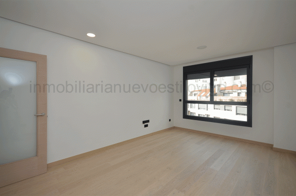 Luminoso apartamento de dos dormitorios y dos baños, con garaje y trastero, C/ Rosalía de Castro-Vigo_zona centro