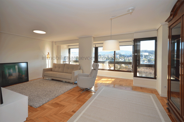 Muy luminosa y soleada, vivienda de tres dormitorios con garaje, C/ Gran Vía-Vigo_zona Traviesas