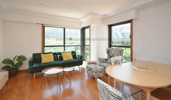 Amplio y soleado apartamento de dos dormitorios con garaje y trastero, C/ García Barbón_Vigo-zona centro