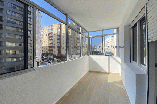 Luminoso piso de tres dormitorios completamente exterior y con garaje, C/ Travesía de Vigo-zona Carrefour Travesía