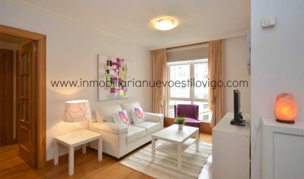 Luminoso apartamento de dos dormitorios con pequeña terraza en Plaza de Compostela-Vigo_Zona Marítima Centro